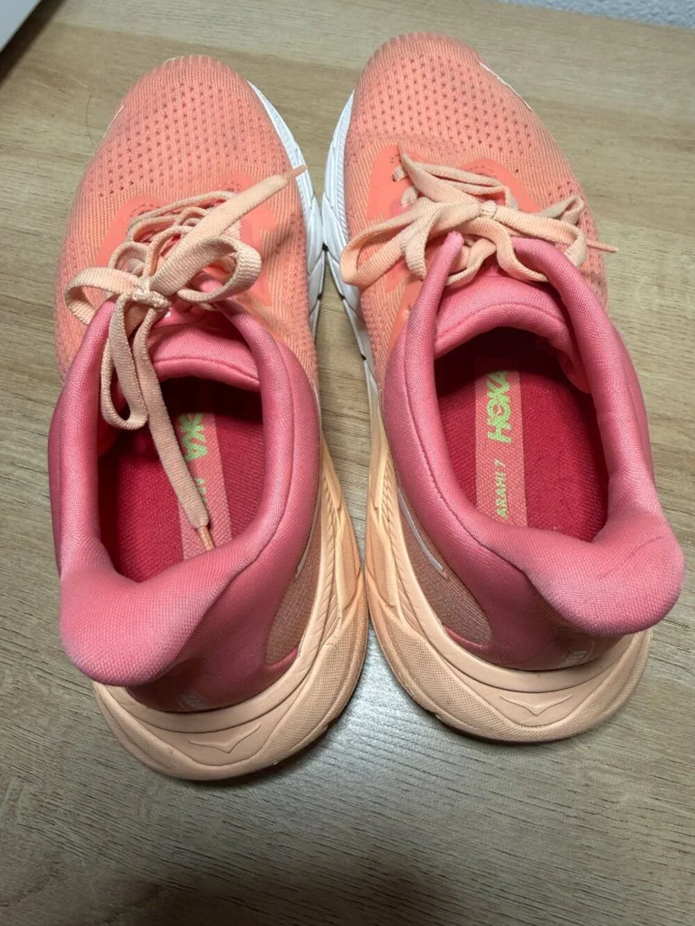 HOKA Women's Arahi 7 'Papaya Coral' Running Shoes - Size 7